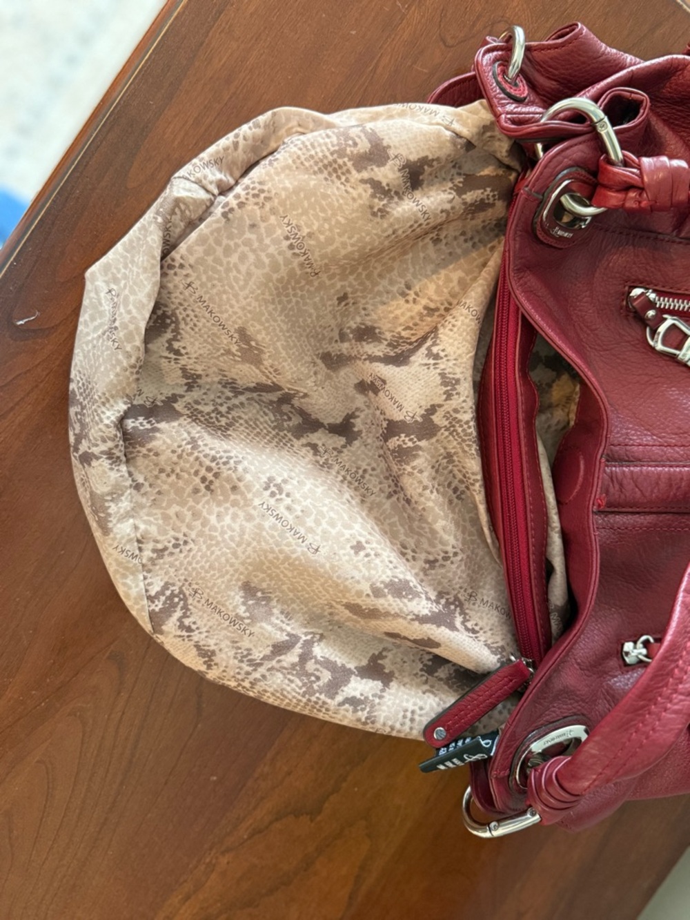 🔥 Y2K Slouchy Red Leather Bag | B. Makowsky | Leopard Lining |
Statement Tote 🔥 - Picture 13 of 15